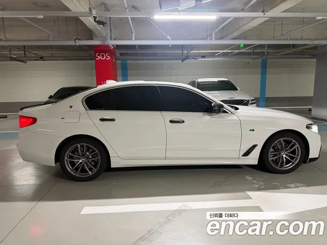 BMW 5-Series 2018 thumb 7