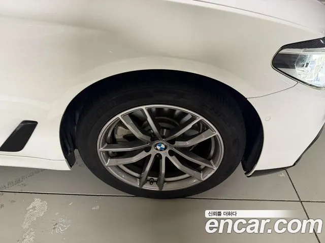 BMW 5-Series 2018 thumb 9
