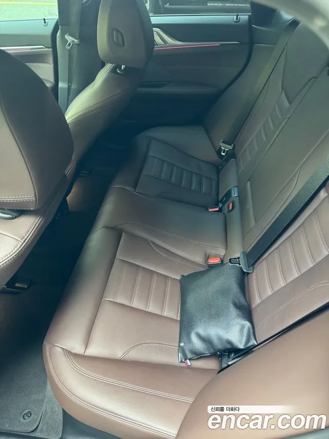 BMW i4 2023 thumb 2