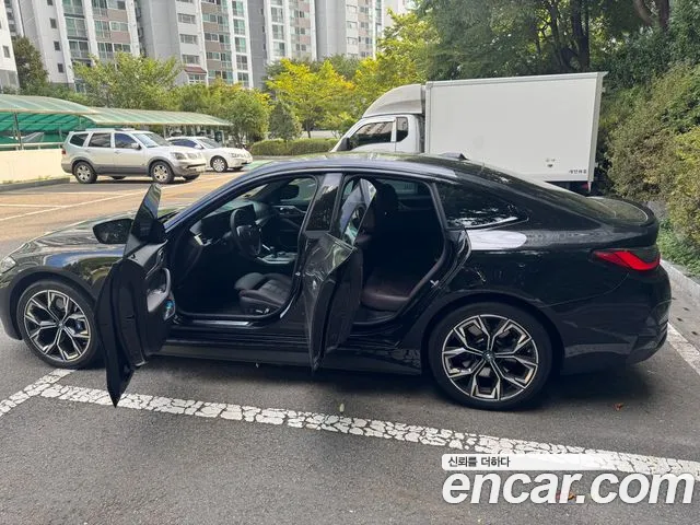 BMW i4 2023 thumb 8