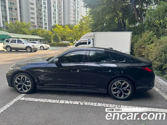 BMW i4 2023 thumb 9