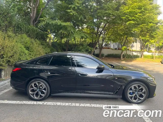 BMW i4 2023 thumb 10