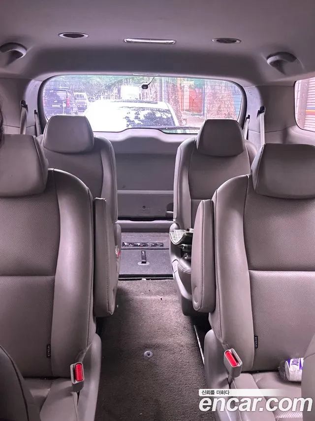 Kia Carnival 2014 thumb 4
