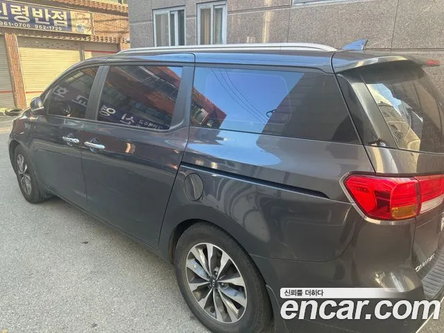 Kia Carnival 2014 thumb 11
