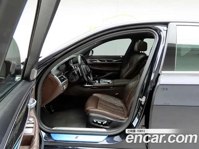 BMW 7-Series 2021 thumb 5