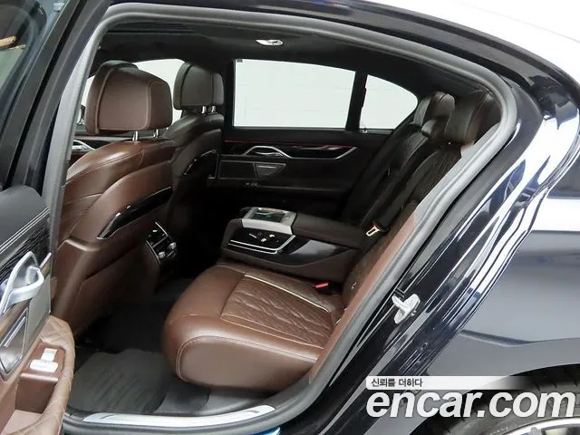 BMW 7-Series 2021 thumb 6