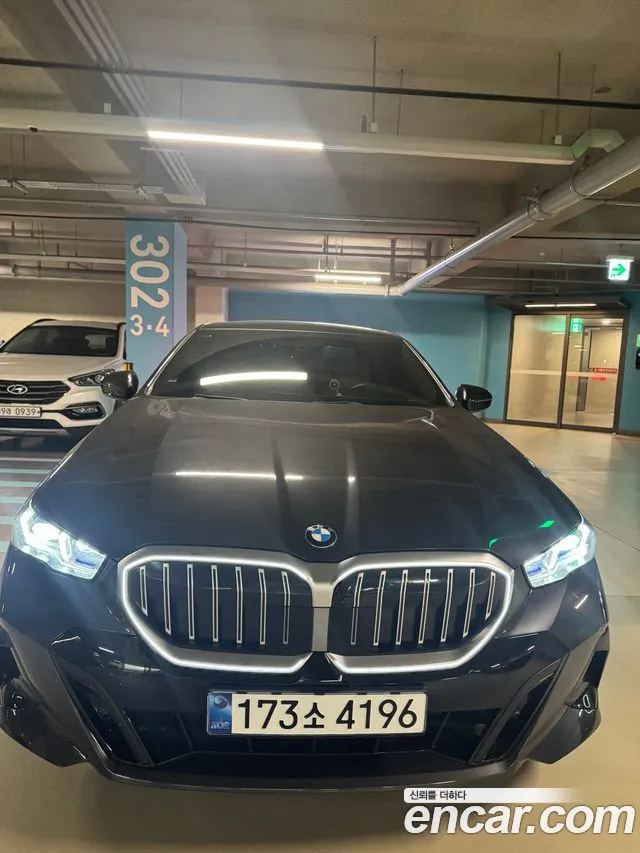 BMW 5-Series 2024 thumb 3
