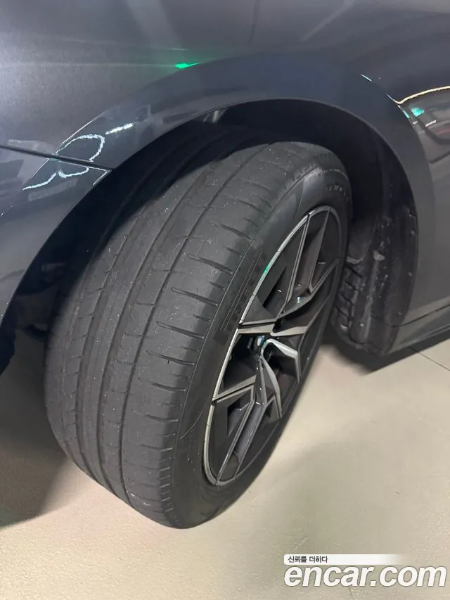 BMW 5-Series 2024 thumb 7