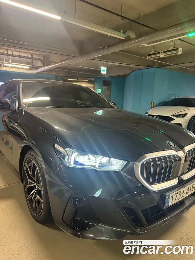 BMW 5-Series 2024 thumb 11