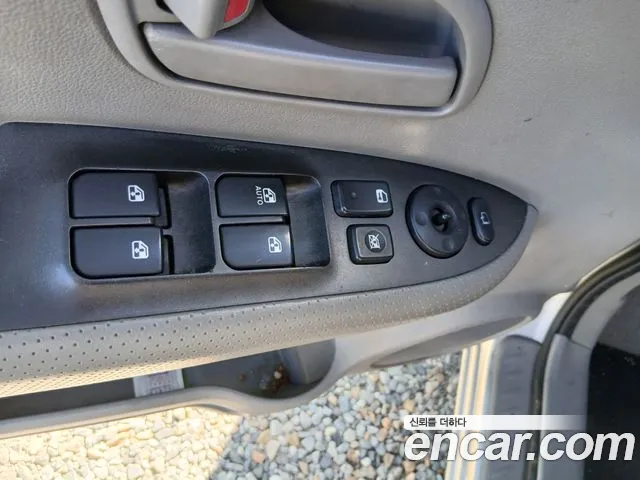 Kia Carens 2008 thumb 10