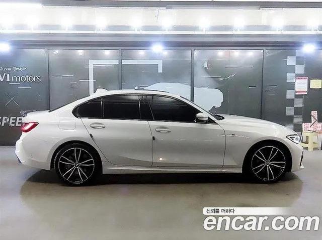 BMW 3-Series 2019 thumb 3