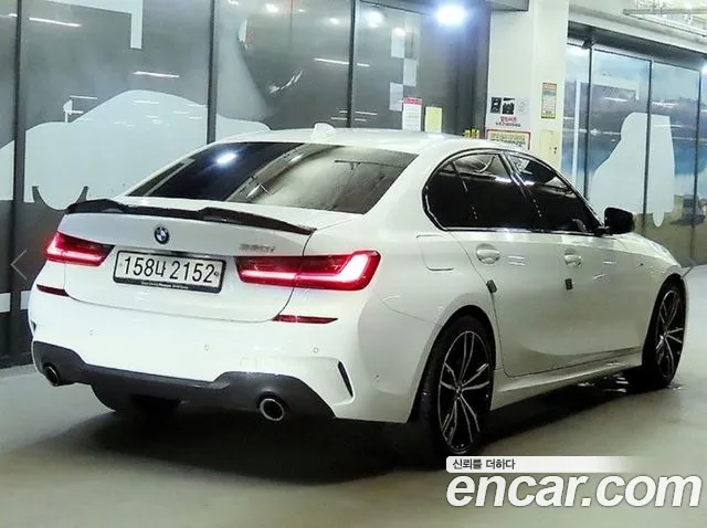 BMW 3-Series 2019 thumb 4