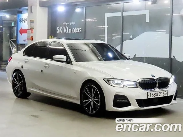 BMW 3-Series 2019 thumb 12