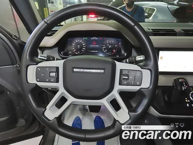 Land Rover Defender 2020 thumb 8