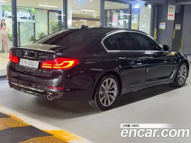 BMW 5-Series 2018 thumb 4
