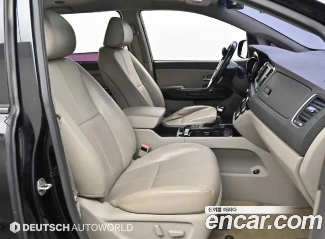 Kia Carnival 2017 thumb 10