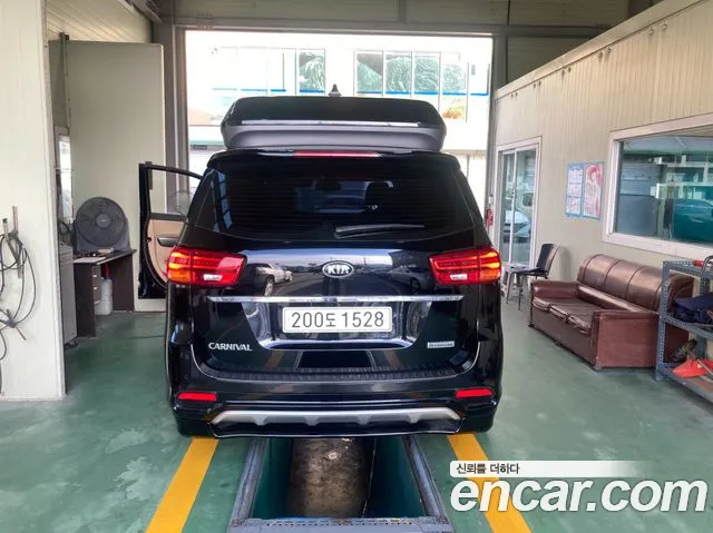 Kia Carnival 2019 thumb 2
