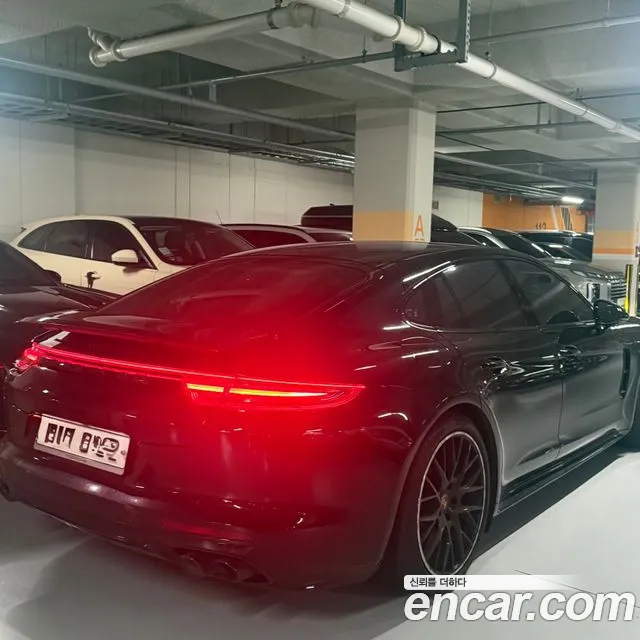 Porsche Panamera 2018 thumb 2