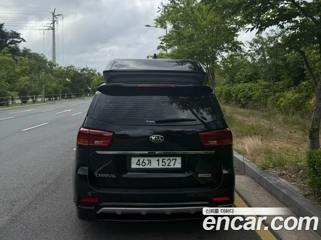 Kia Carnival 2018 thumb 3