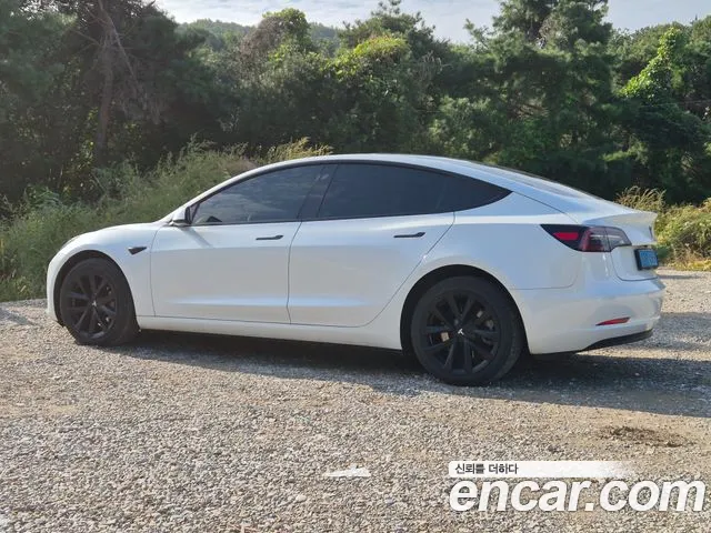 Tesla Model 3 2022 thumb 2