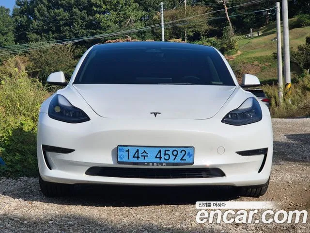 Tesla Model 3 2022 thumb 3