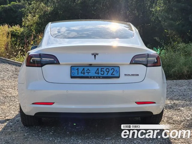 Tesla Model 3 2022 thumb 4
