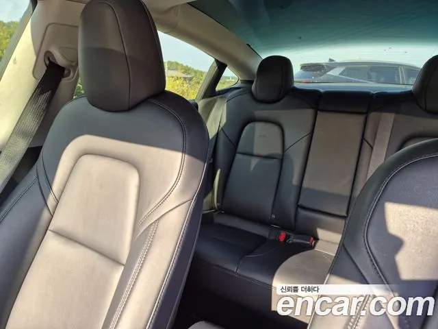 Tesla Model 3 2022 thumb 10