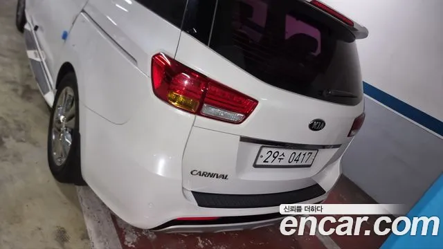 Kia Carnival 2016 thumb 3