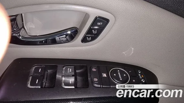 Kia Carnival 2016 thumb 4