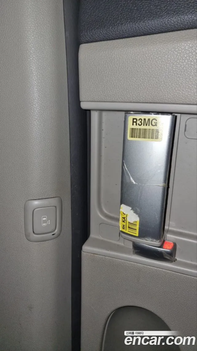Kia Carnival 2016 thumb 10