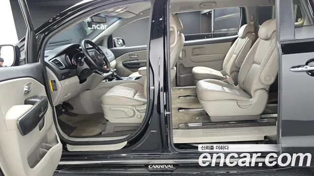 Kia Carnival 2019 thumb 12
