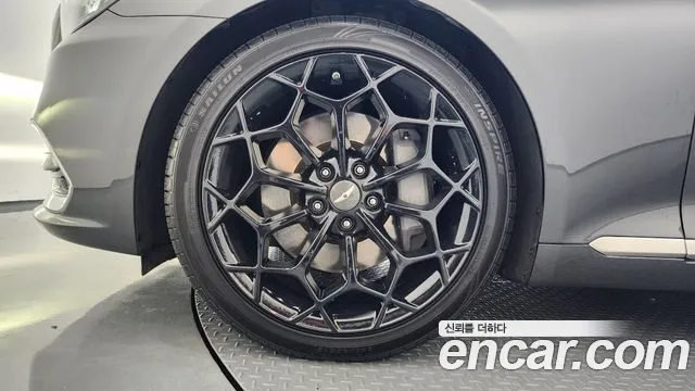 Genesis G80 2017 thumb 5