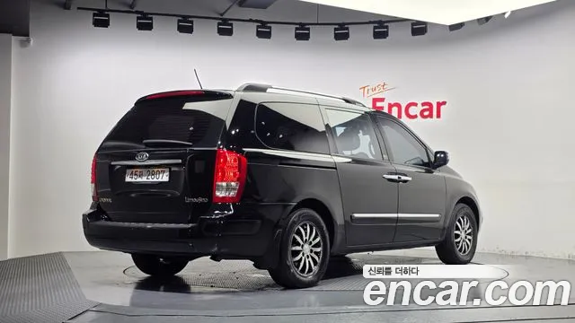 Kia Carnival 2011 thumb 2