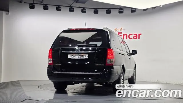 Kia Carnival 2011 thumb 4