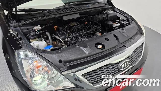 Kia Carnival 2011 thumb 6