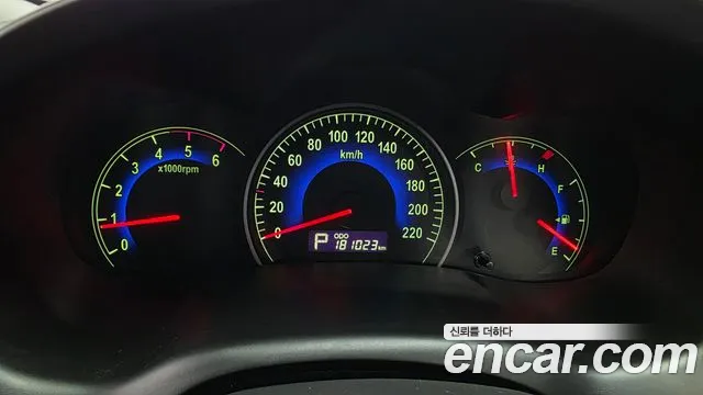 Kia Carnival 2011 thumb 8