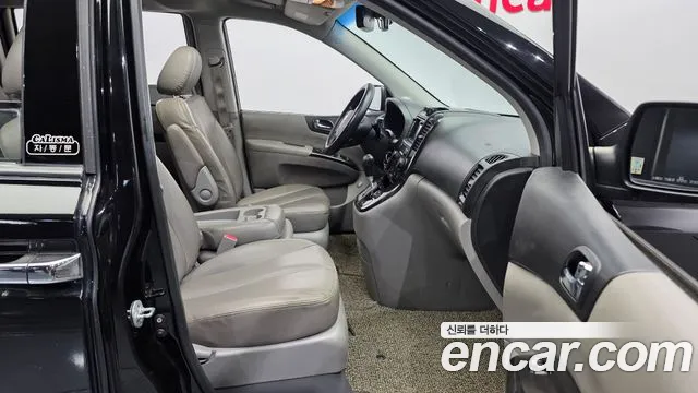 Kia Carnival 2011 thumb 11
