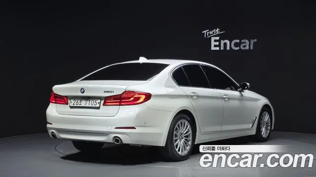 BMW 5-Series 2019 thumb 2