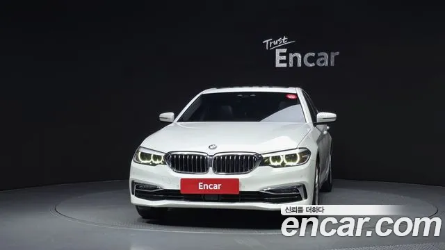 BMW 5-Series 2019 thumb 3