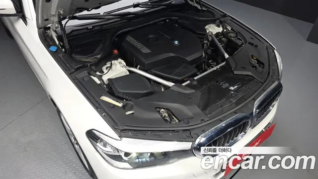 BMW 5-Series 2019 thumb 6