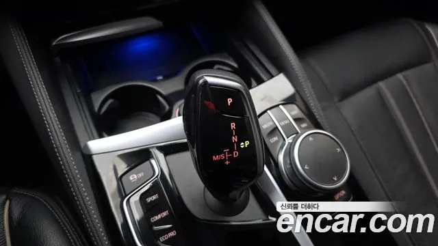 BMW 5-Series 2019 thumb 9