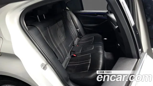 BMW 5-Series 2019 thumb 12
