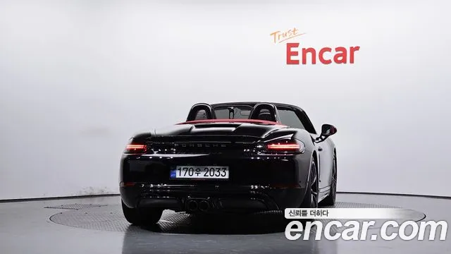 Porsche Cayman 2019 thumb 4