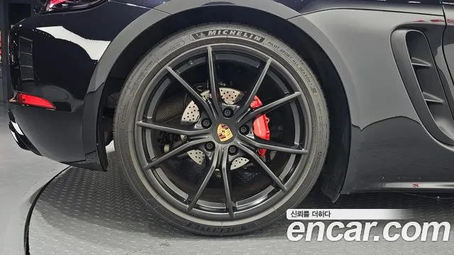 Porsche Cayman 2019 thumb 5