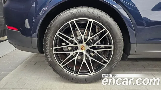 Porsche Cayenne 2024 thumb 5