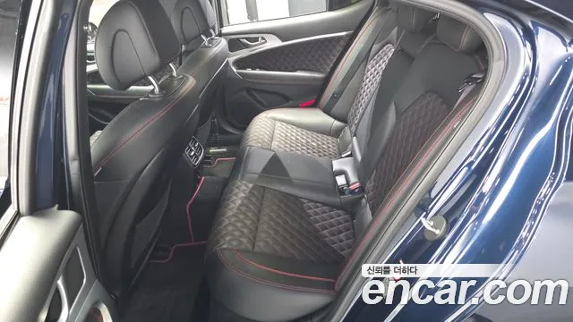 Genesis G70 2019 thumb 12