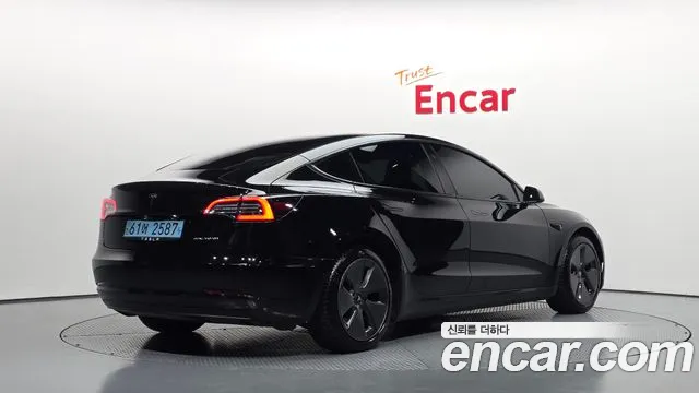 Tesla Model 3 2021 thumb 2