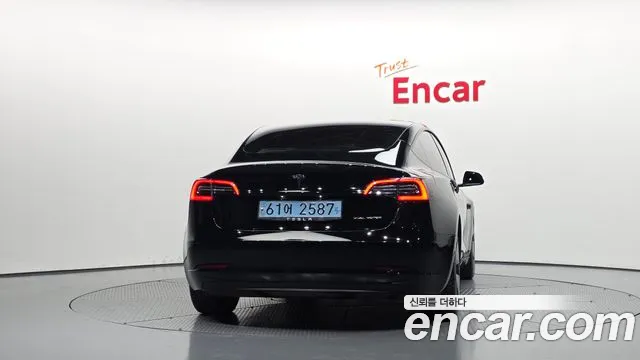 Tesla Model 3 2021 thumb 4