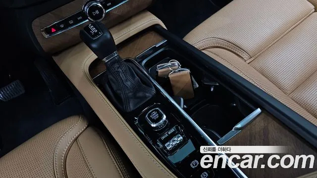 Volvo XC90 2018 thumb 8