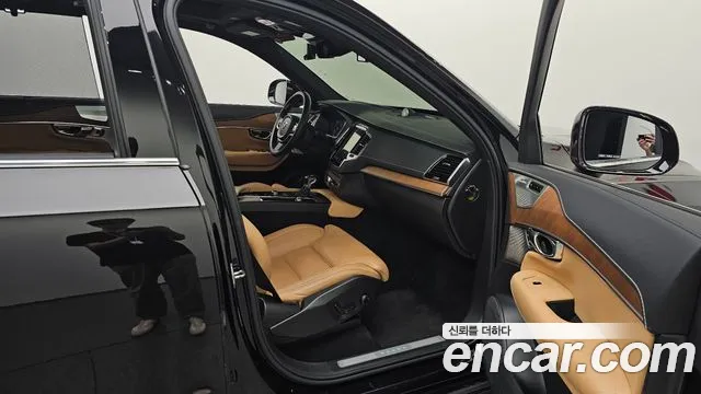 Volvo XC90 2018 thumb 10